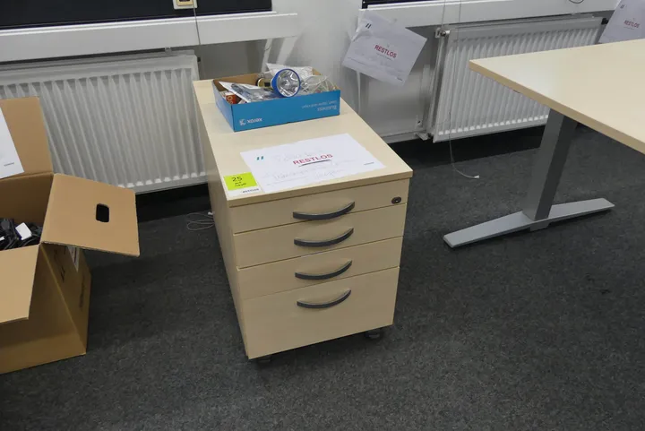 Rollcontainer mit Mikroskopzubehör